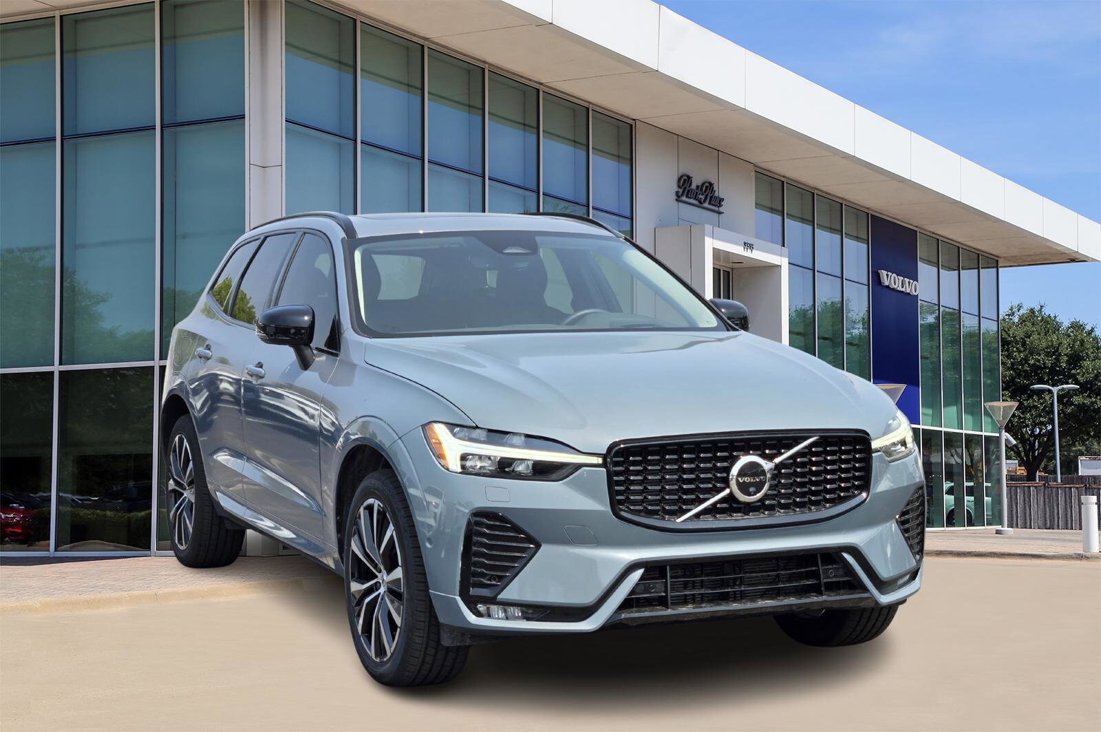 2023 Volvo XC60 B5 Ultimate photo 2