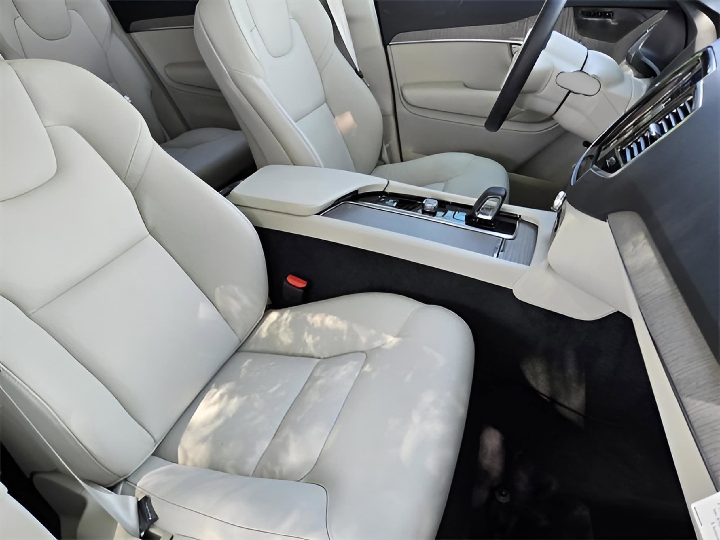 2025 Volvo XC90 Plus - Photo 22