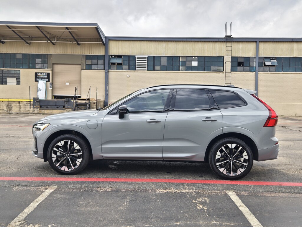 New 2026 Volvo XC60 plug-in hybrid T8 Plus SUV