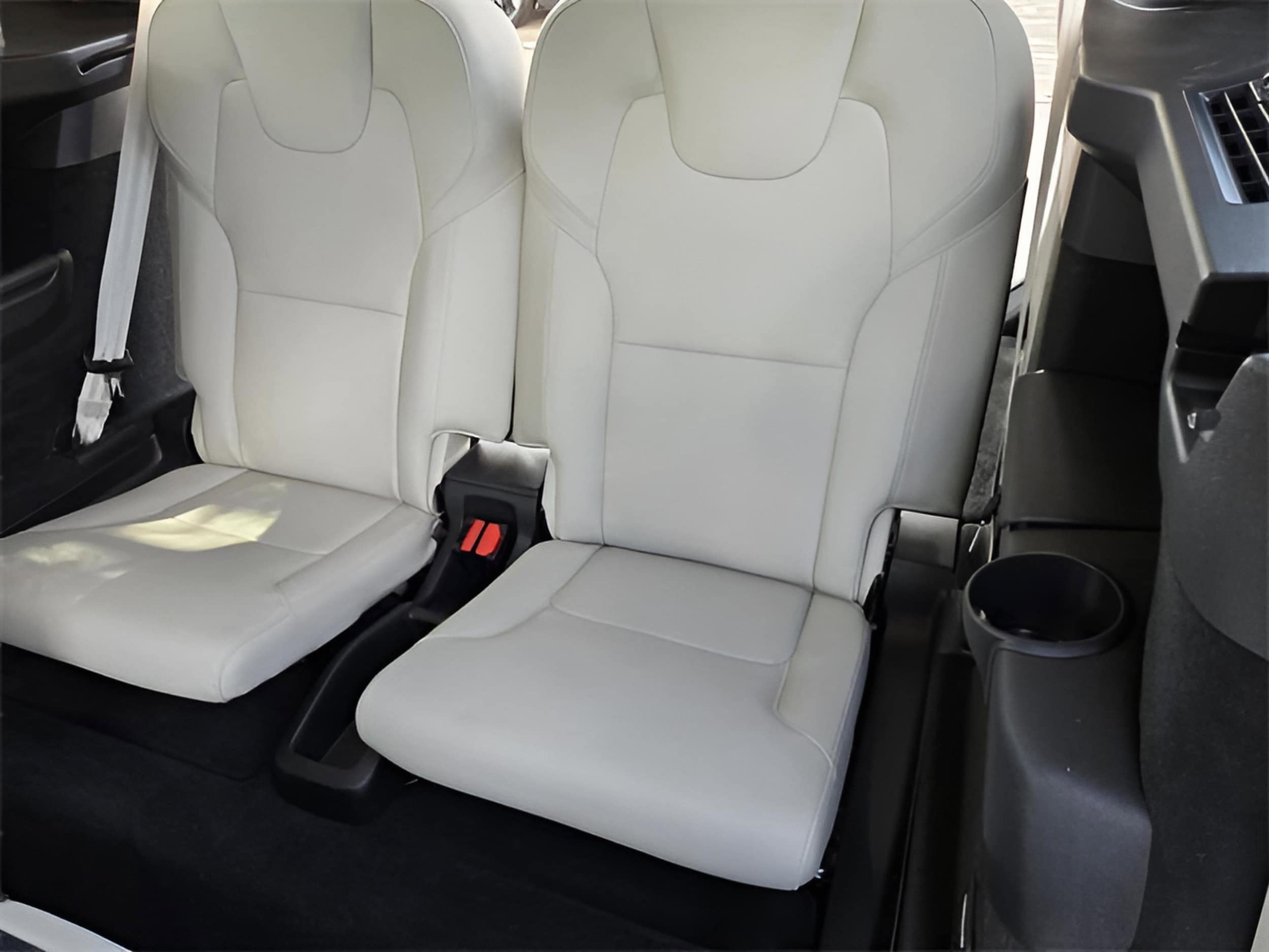 2025 Volvo XC90 Plus - Photo 40