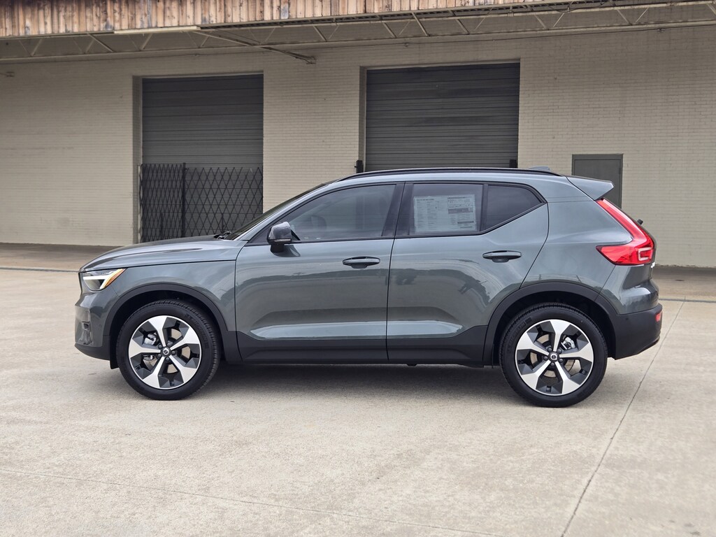 New 2026 Volvo XC40 B4 Plus SUV