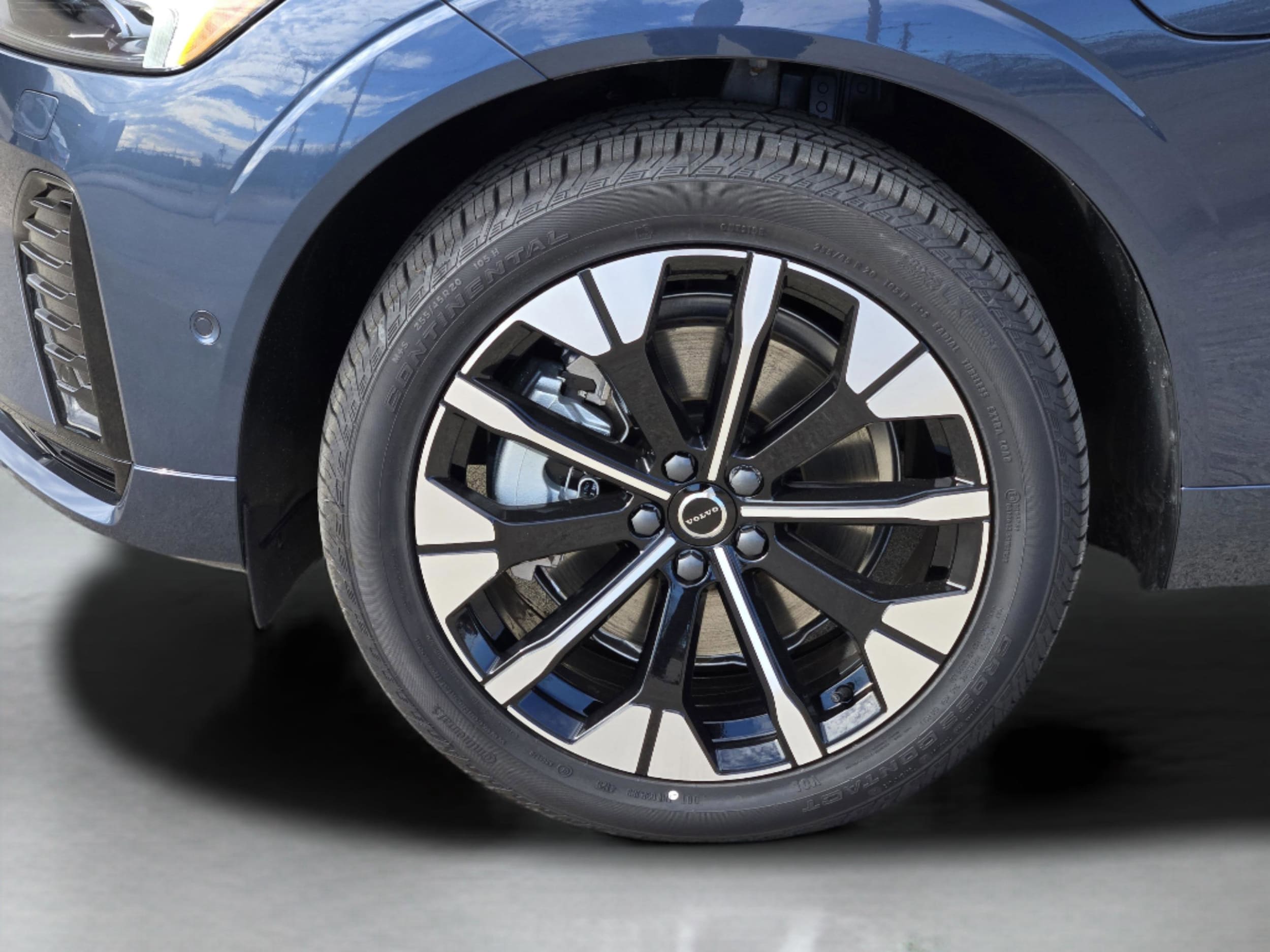 2026 Volvo XC60 Plus - Photo 32