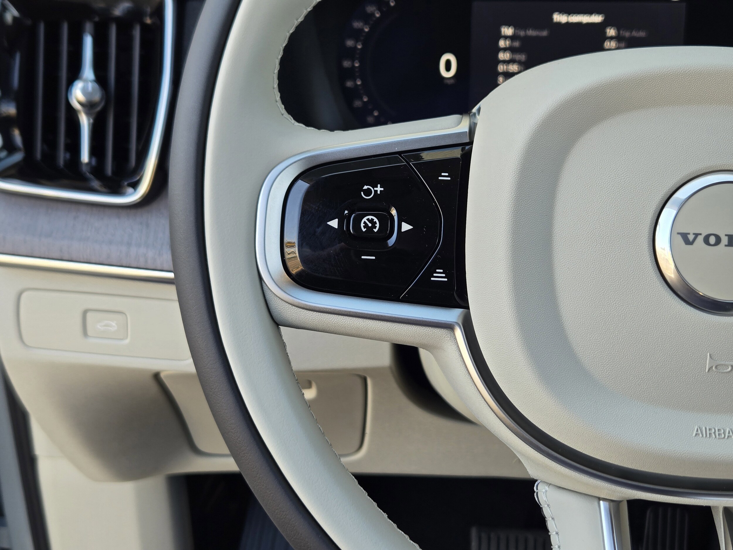 2026 Volvo XC90 Ultra - Photo 25