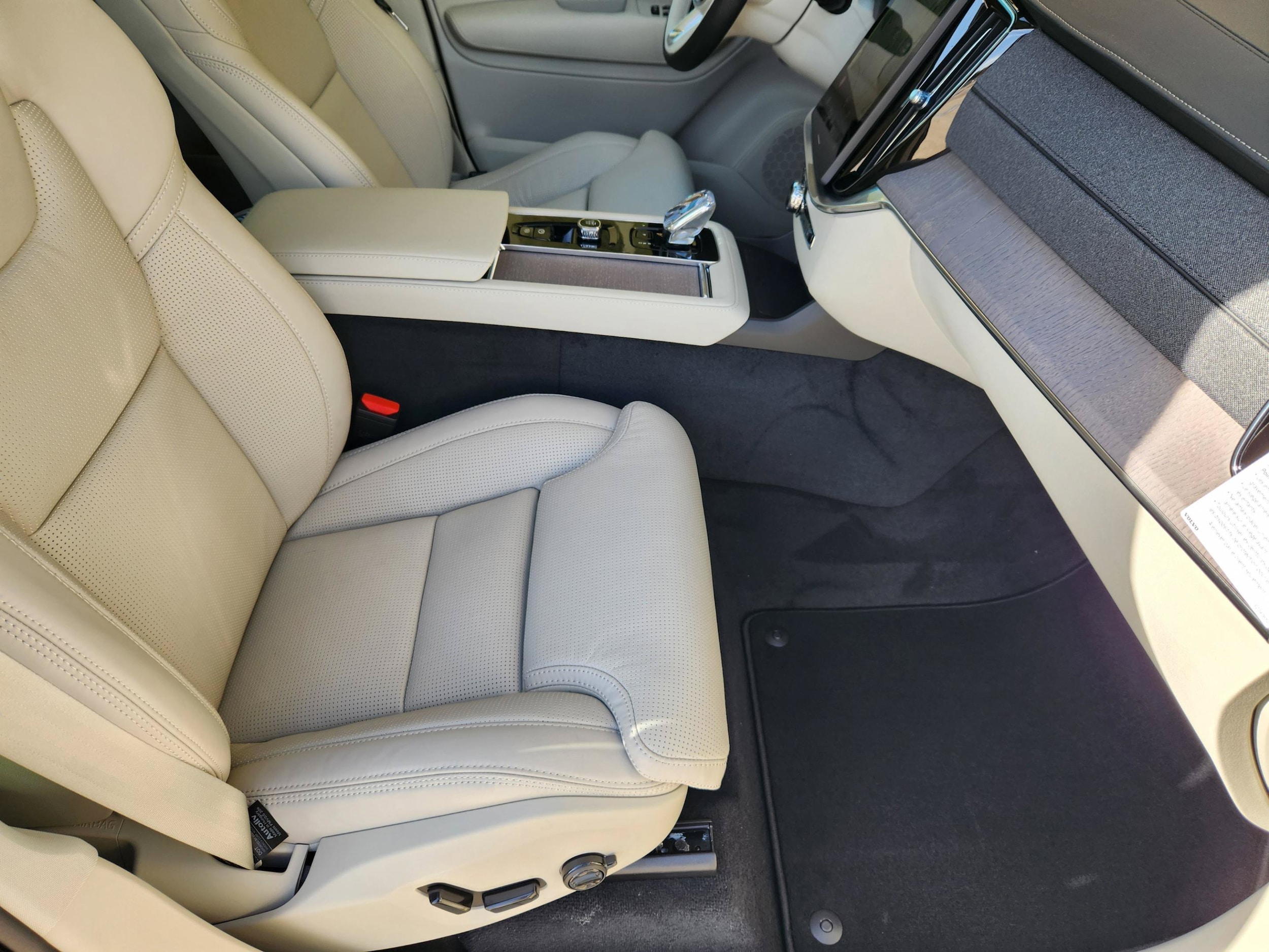 2026 Volvo XC90 Ultra - Photo 15
