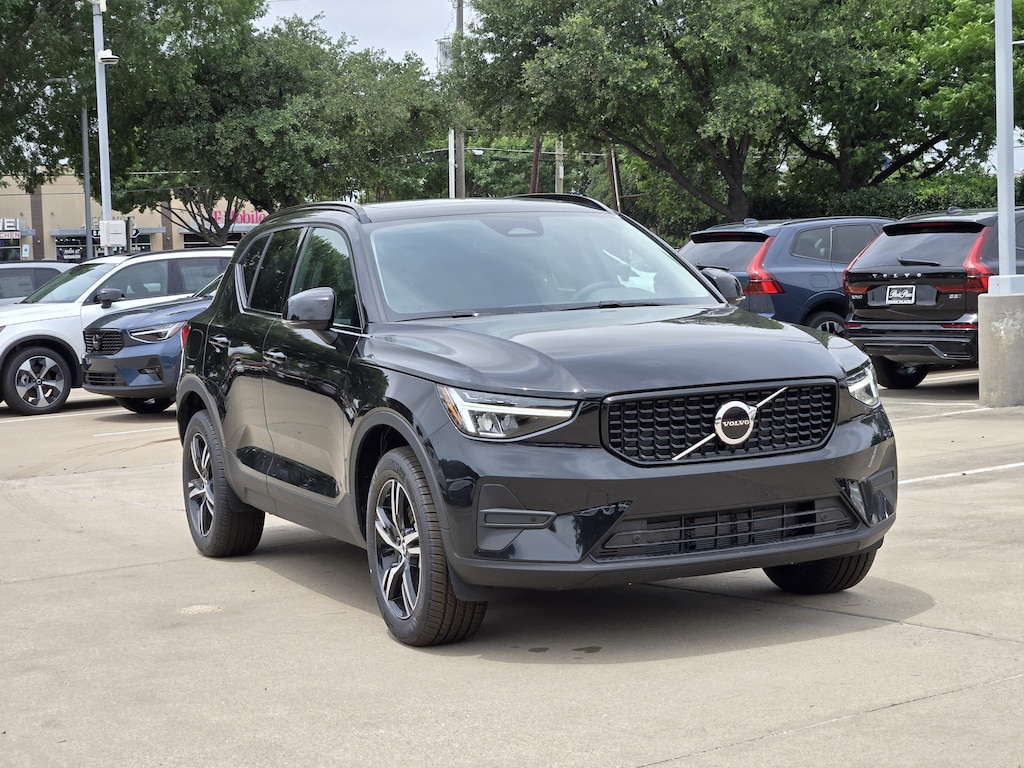 New 2026 Volvo XC40 B5 Core SUV