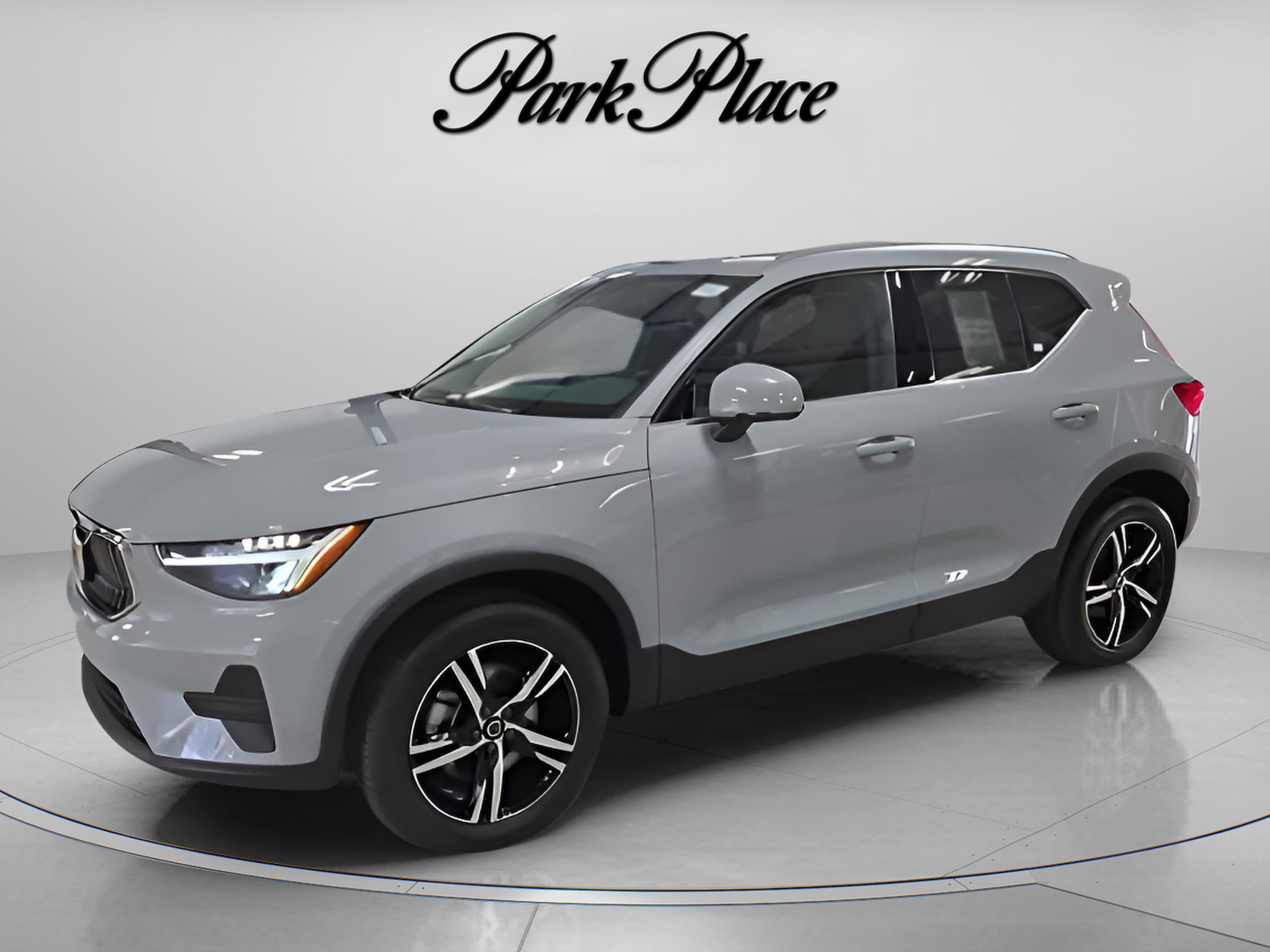 2025 Volvo XC40 Core