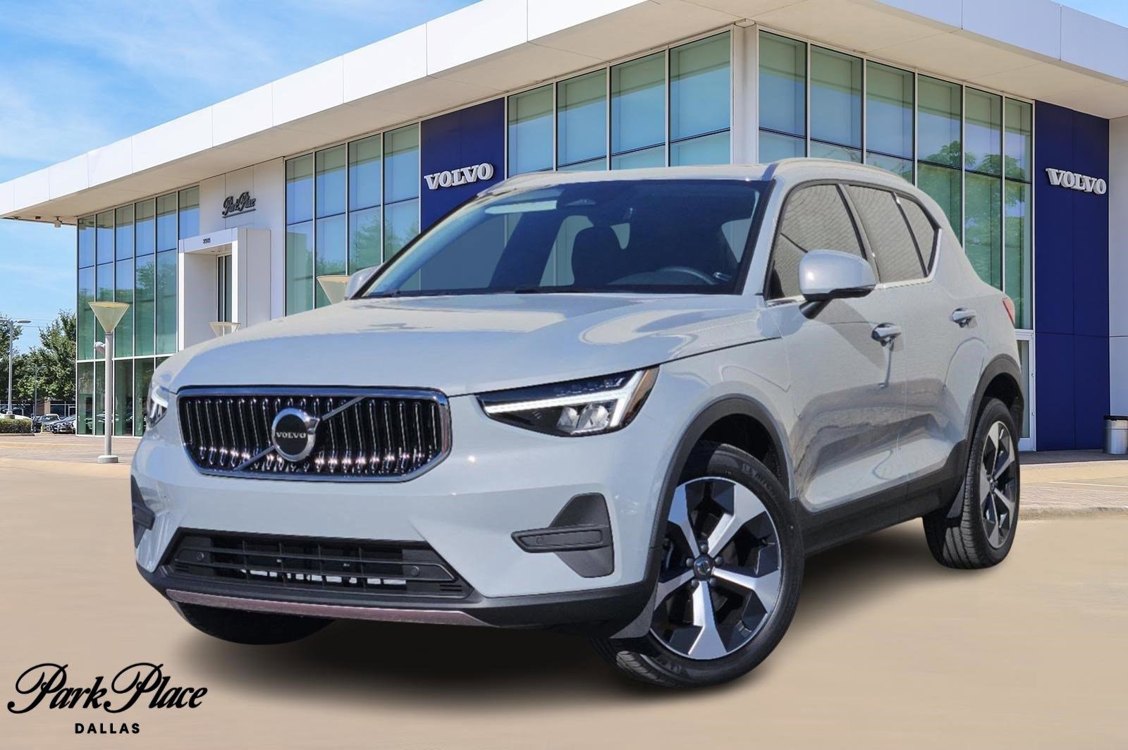 2025 Volvo XC40 Core