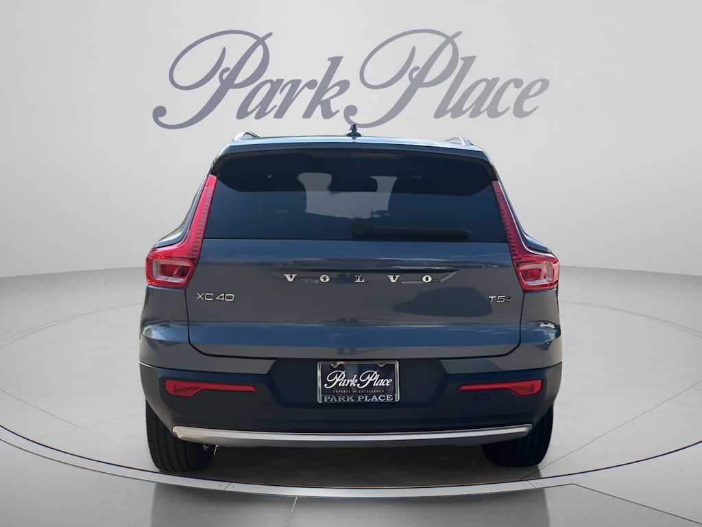 Used 2021 Volvo XC40 Momentum SUV