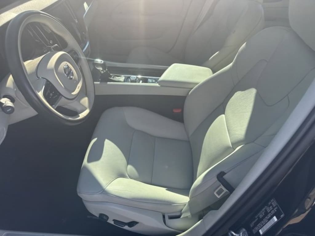 Used 2020 Volvo S60 T5 Momentum Sedan