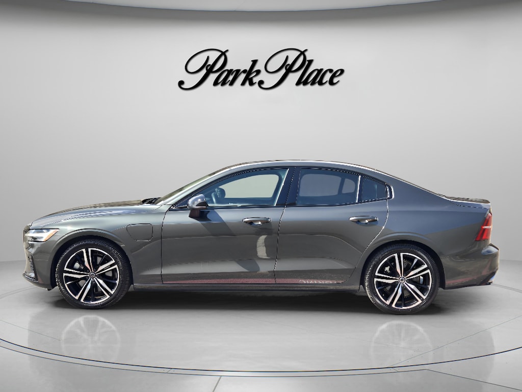 Certified 2022 Volvo S60 Recharge Plug-In Hybrid T8 R-Design Expression Sedan