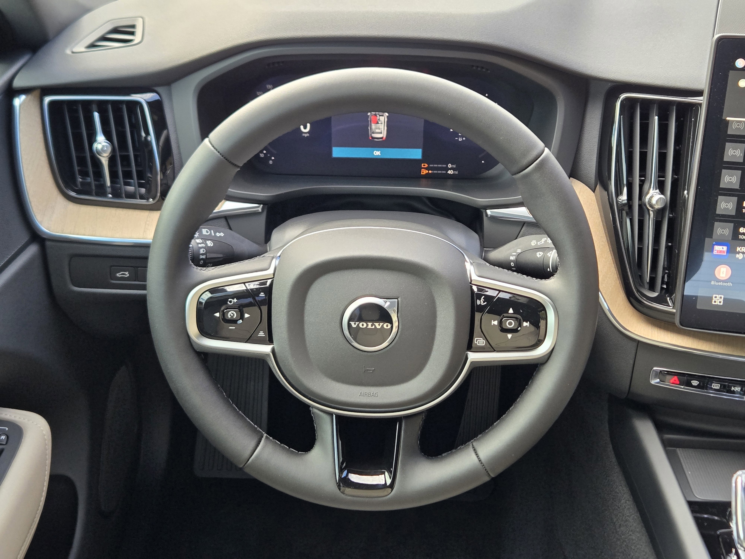 2026 Volvo XC60 Plus - Photo 21