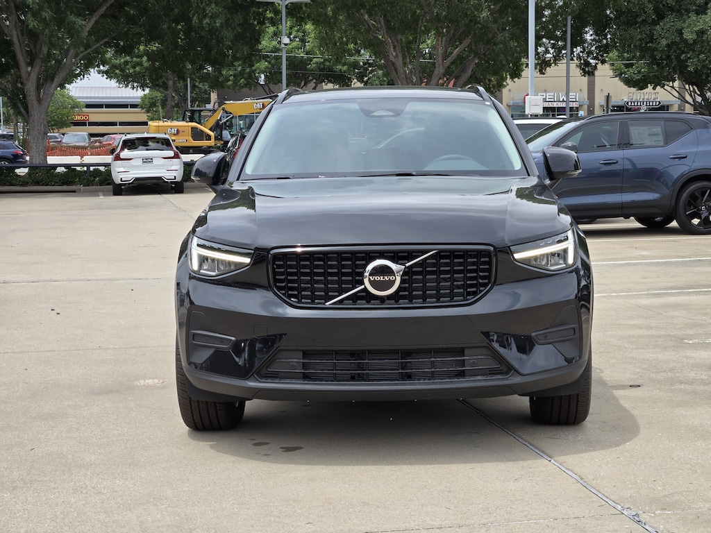 New 2026 Volvo XC40 B5 Core SUV