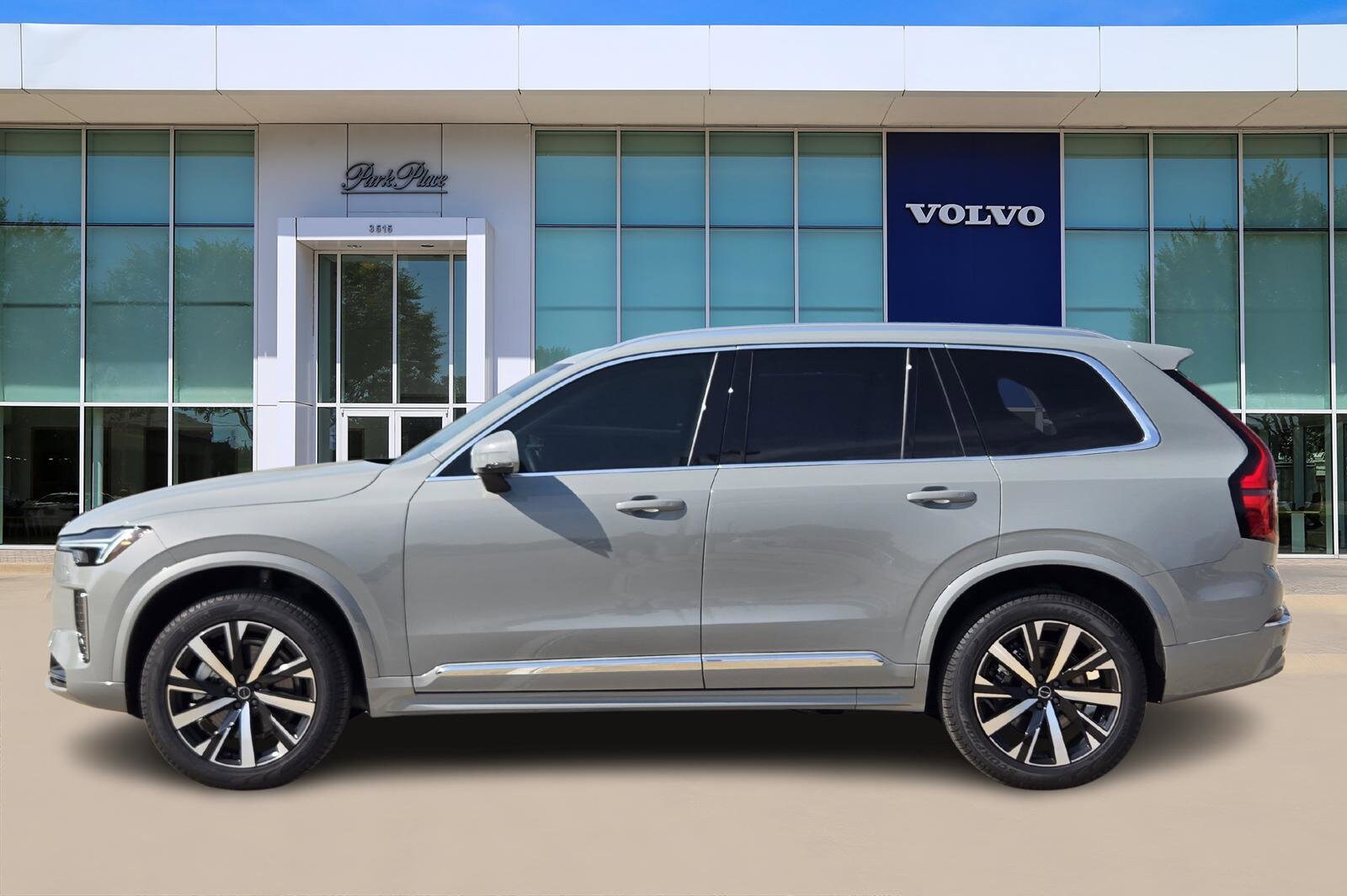 2025 Volvo XC90 Core photo 2