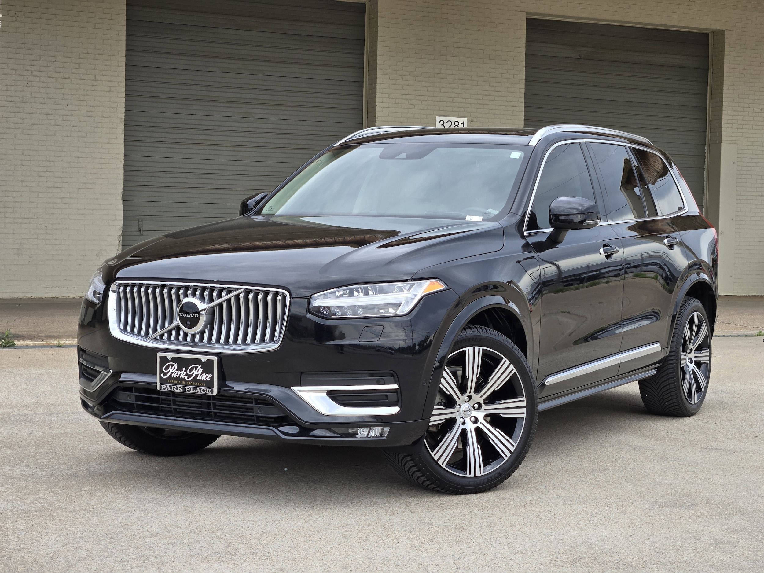 2022 Volvo XC90 T6 Inscription 6 Passenger AWD's photo