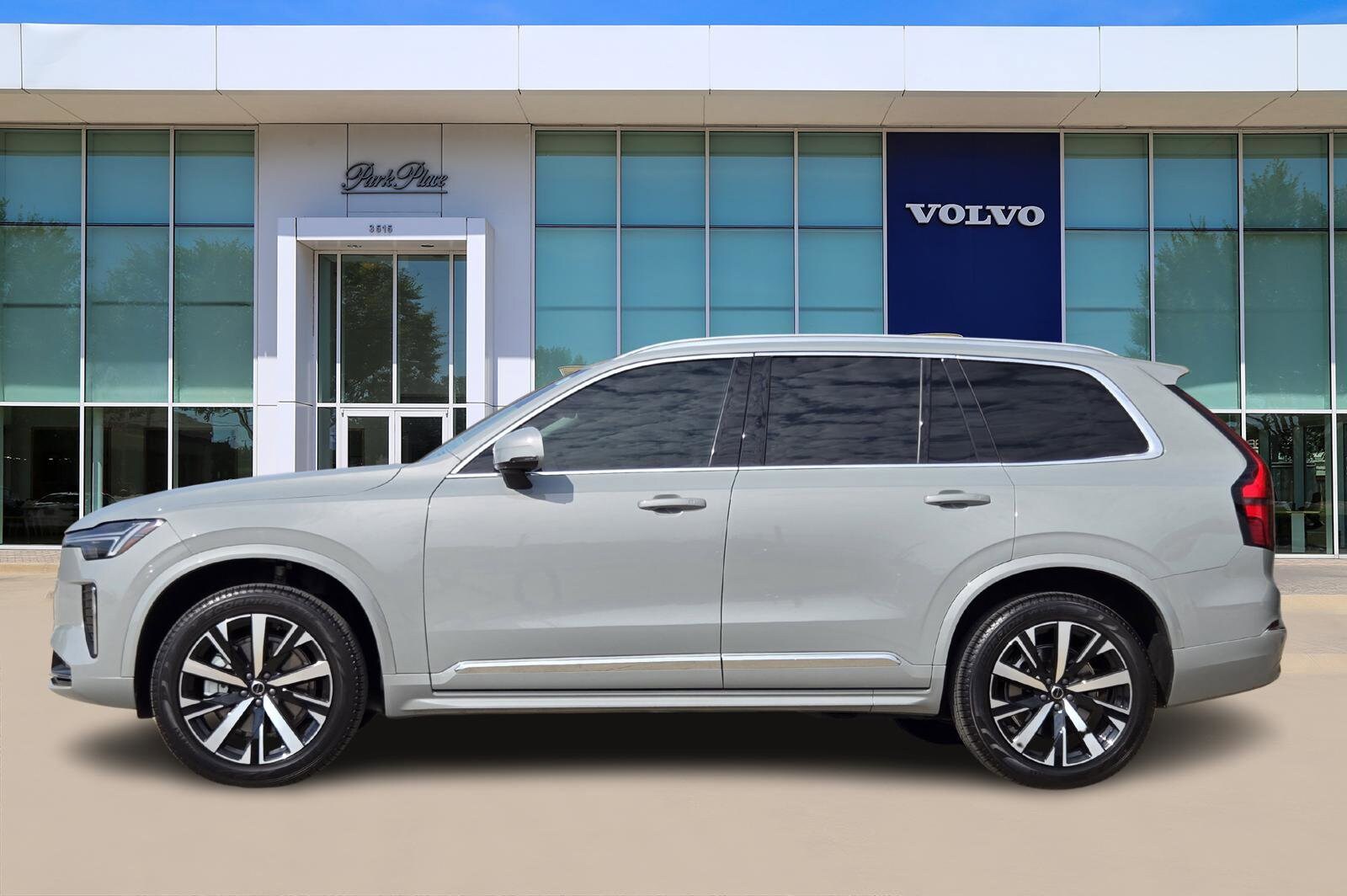2025 Volvo XC90 Core photo 3