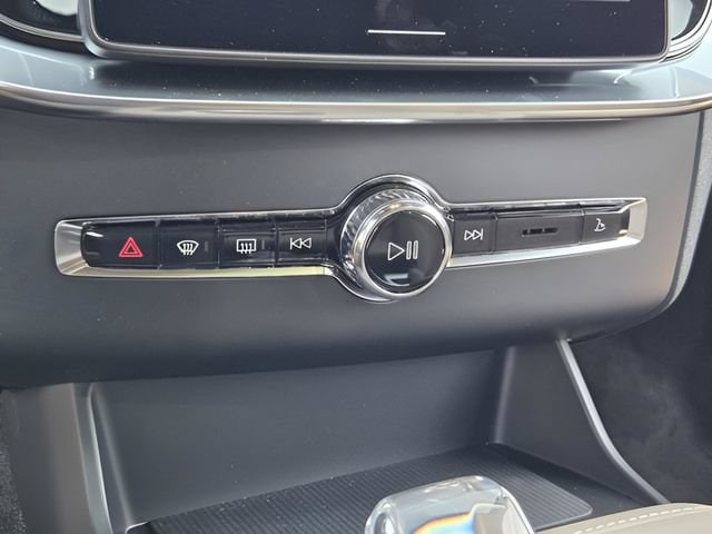 2026 Volvo XC90 Plus - Photo 16