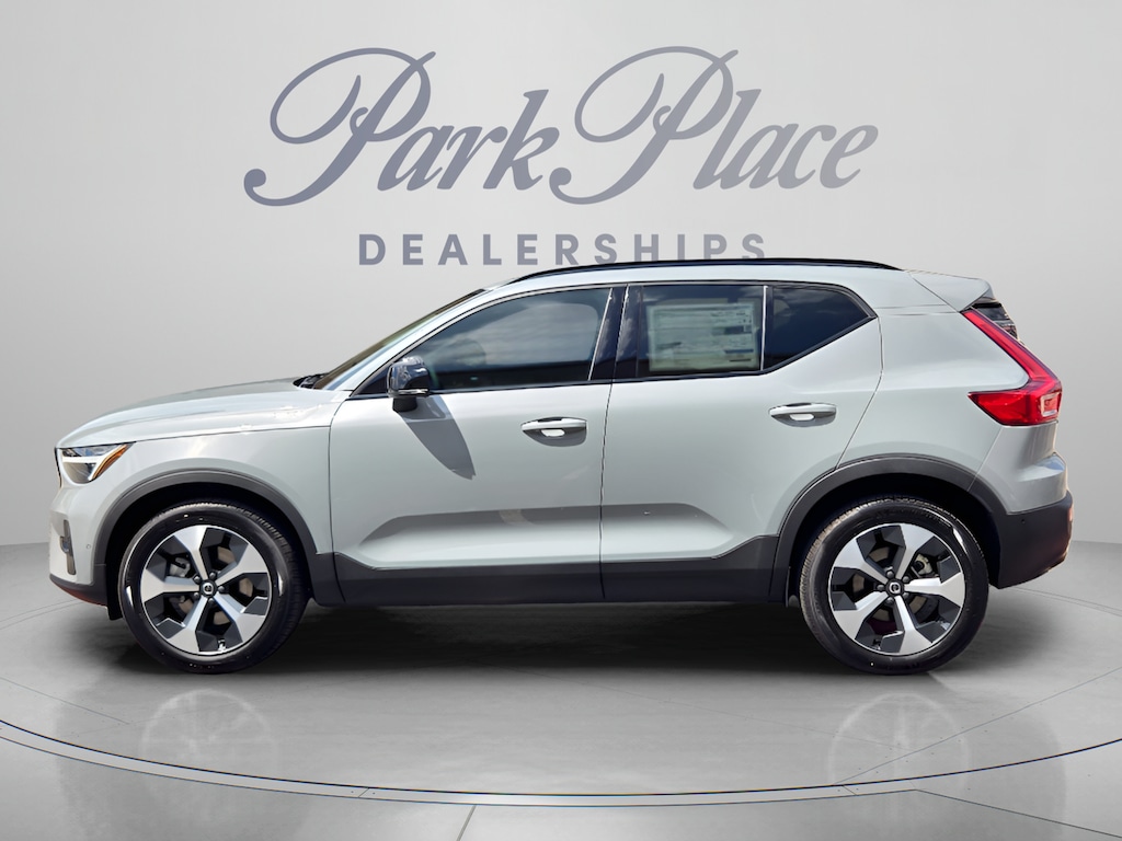 New 2026 Volvo XC40 B5 Plus SUV