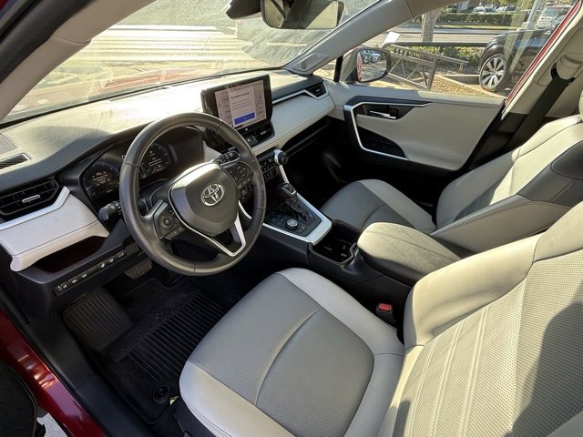 2023 Toyota RAV4 Limited photo 4