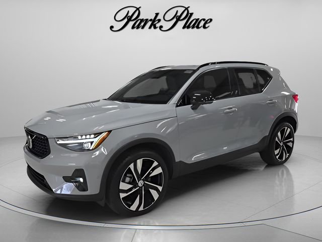 2025 Volvo XC40 B5 Ultra Dark AWD's photo