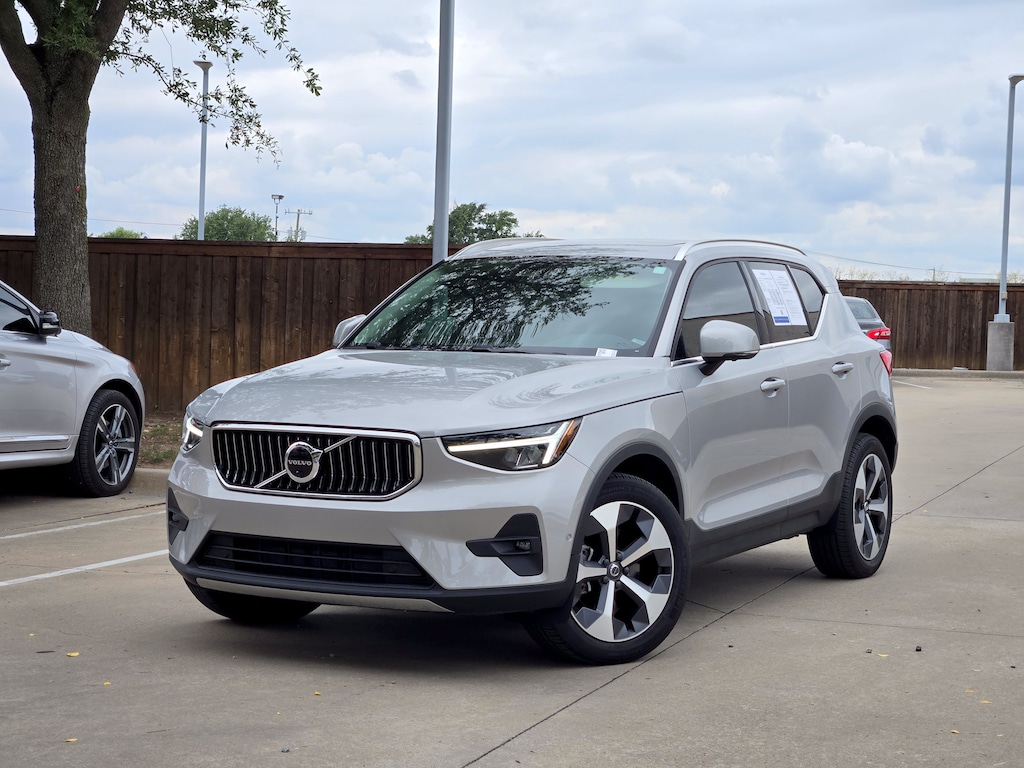 Used 2023 Volvo XC40 B5 Plus Bright Theme SUV