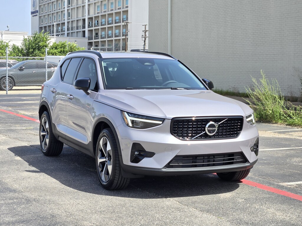 New 2026 Volvo XC40 B5 Plus SUV