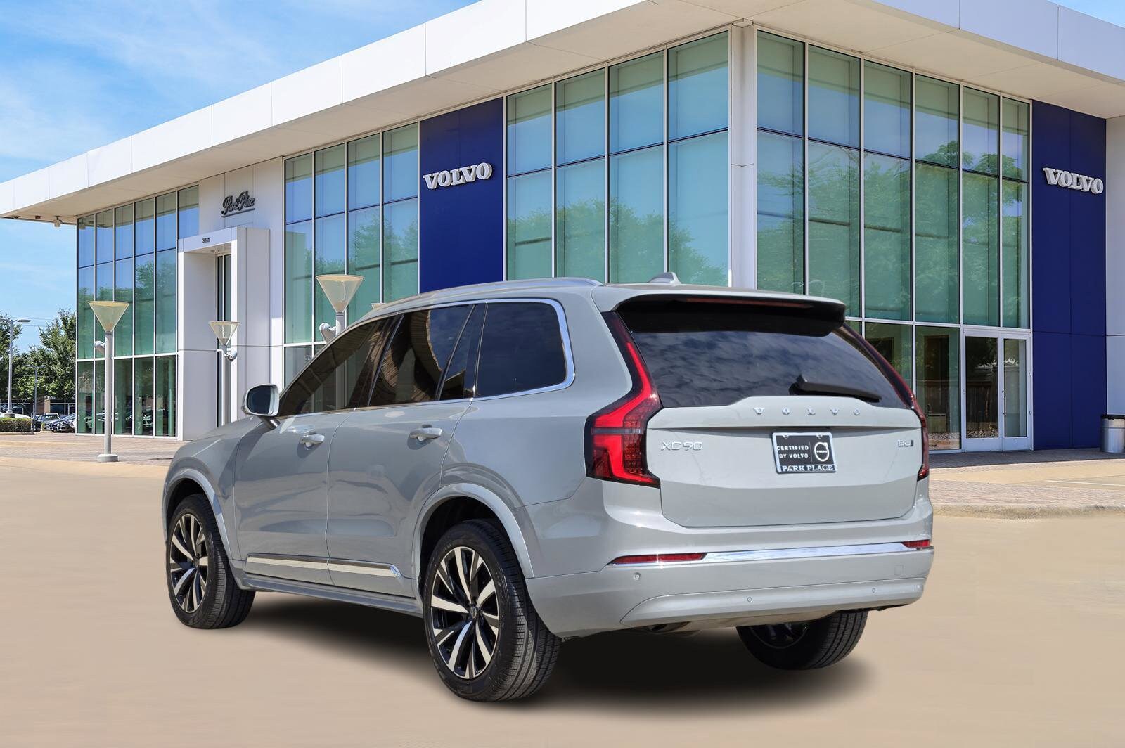 2025 Volvo XC90 Core photo 4