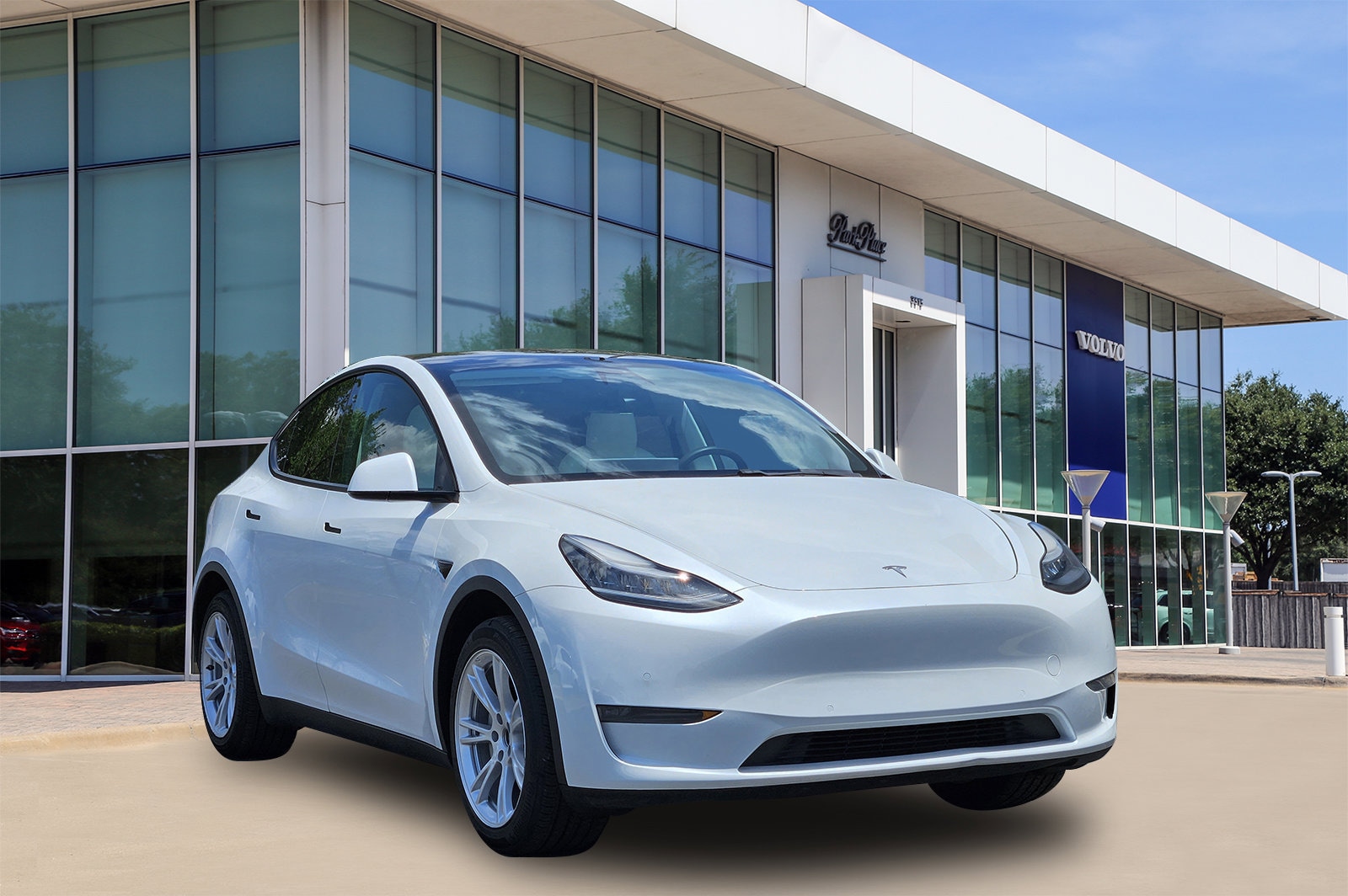 Used 2020 Tesla Model Y Long Range with VIN 5YJYGDEE2LF056666 for sale in Dallas, TX