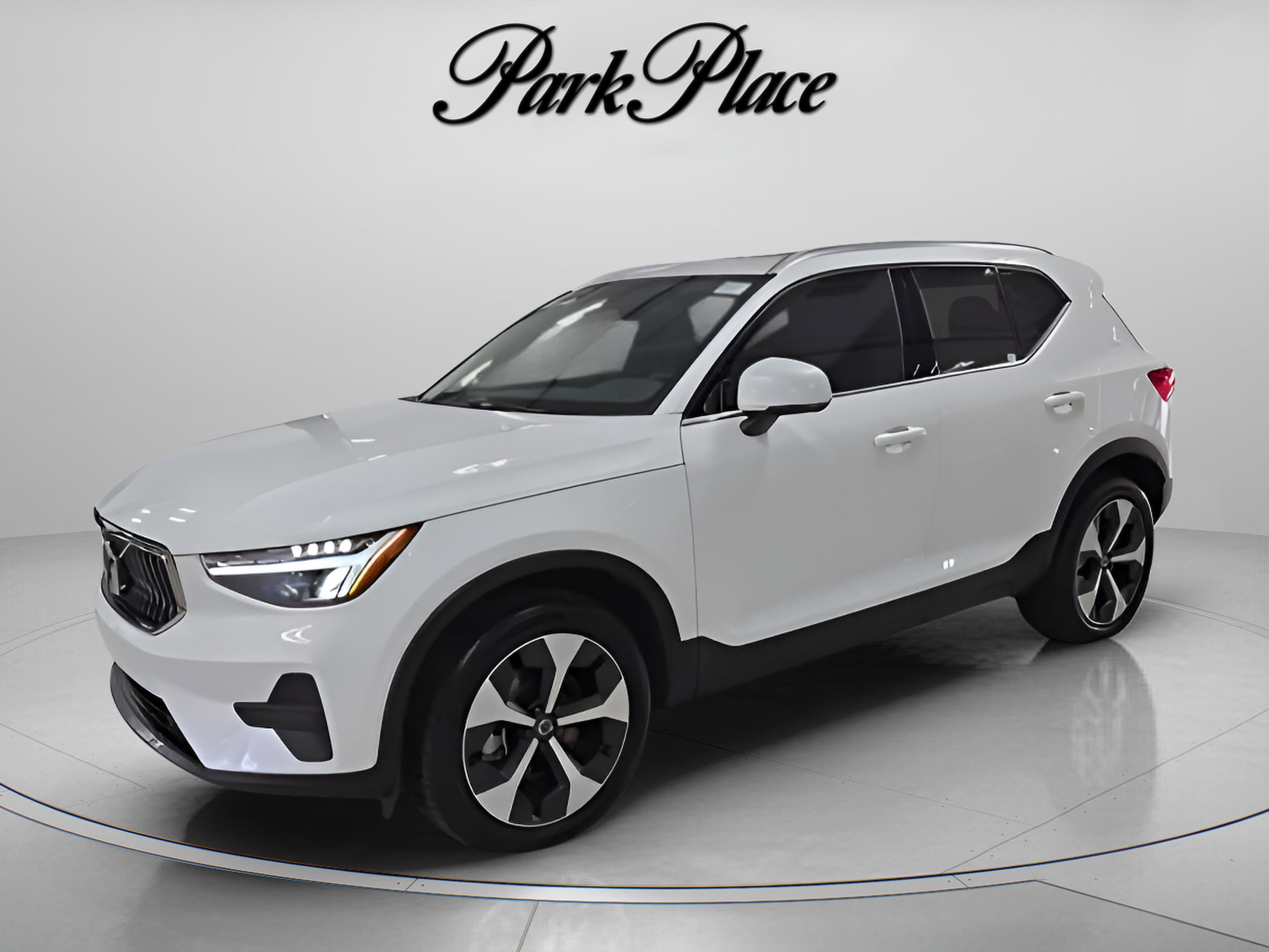 2025 Volvo XC40 Core