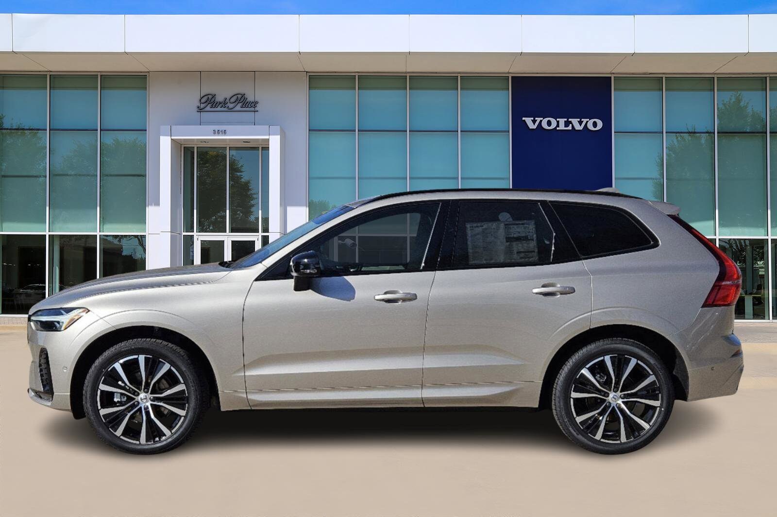 2025 Volvo XC60 Plus photo 2