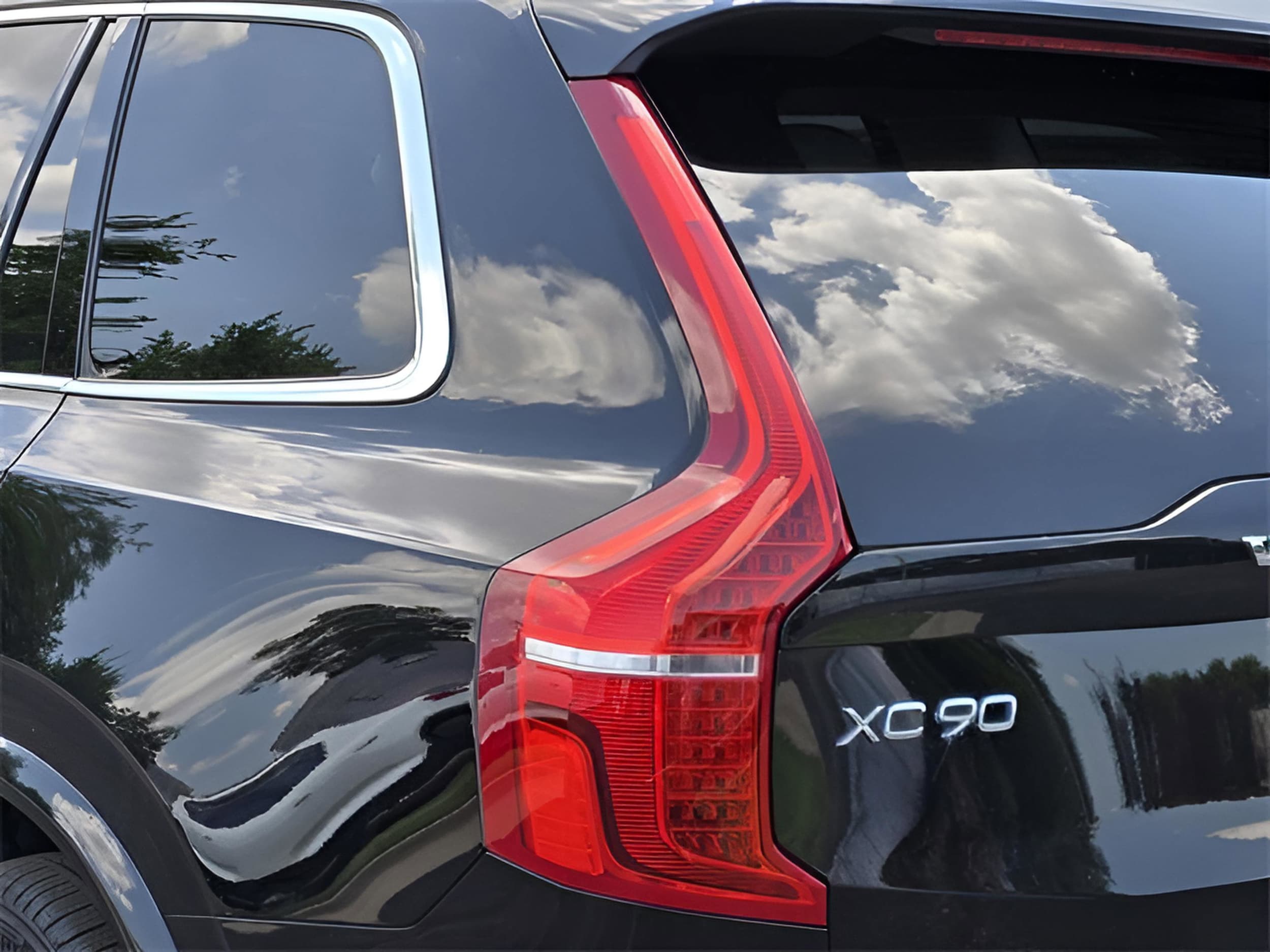 2025 Volvo XC90 Plus - Photo 16
