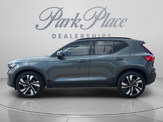 New 2026 Volvo XC40 B5 Ultra SUV