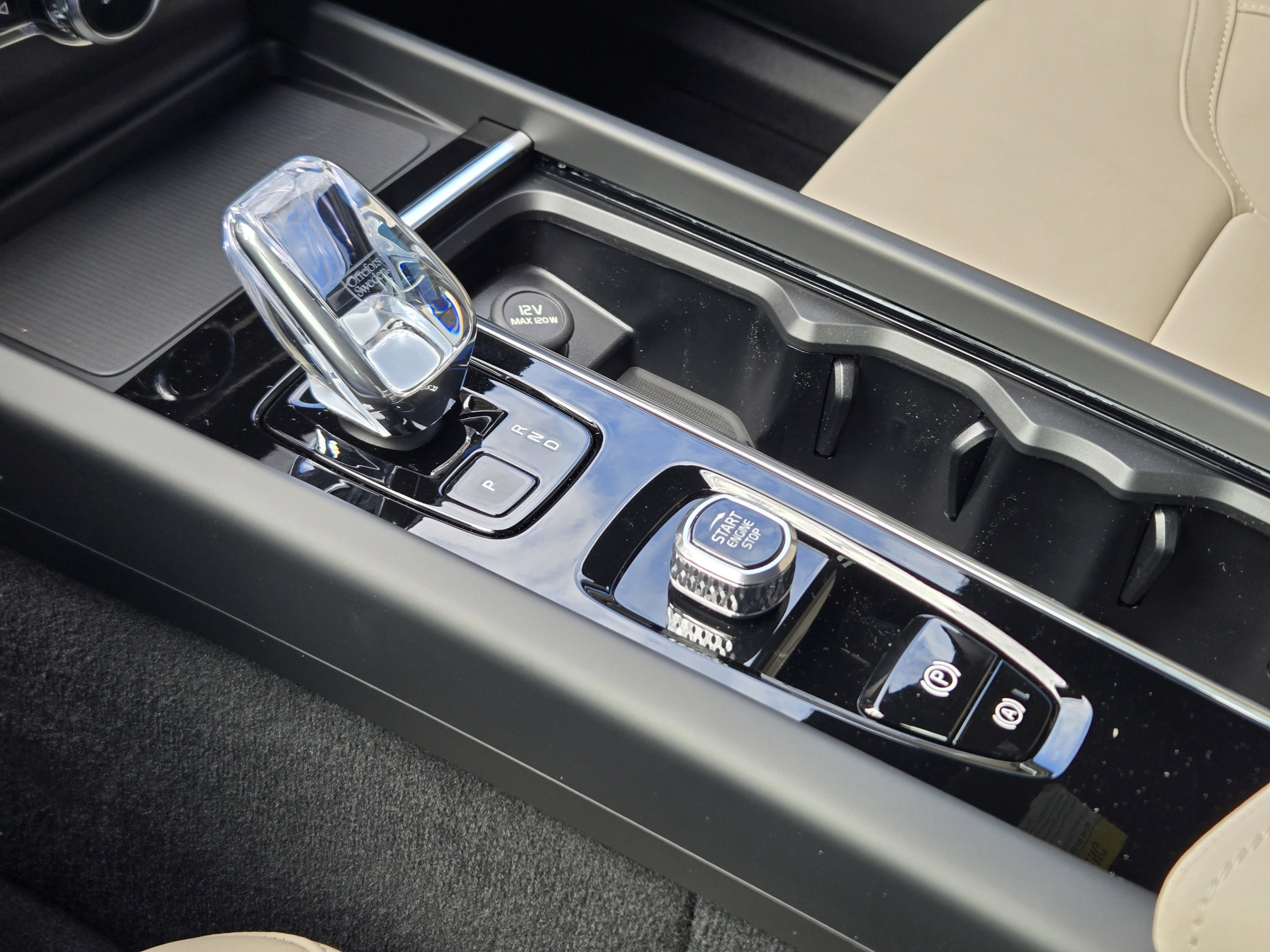 2026 Volvo XC60 Plus - Photo 15
