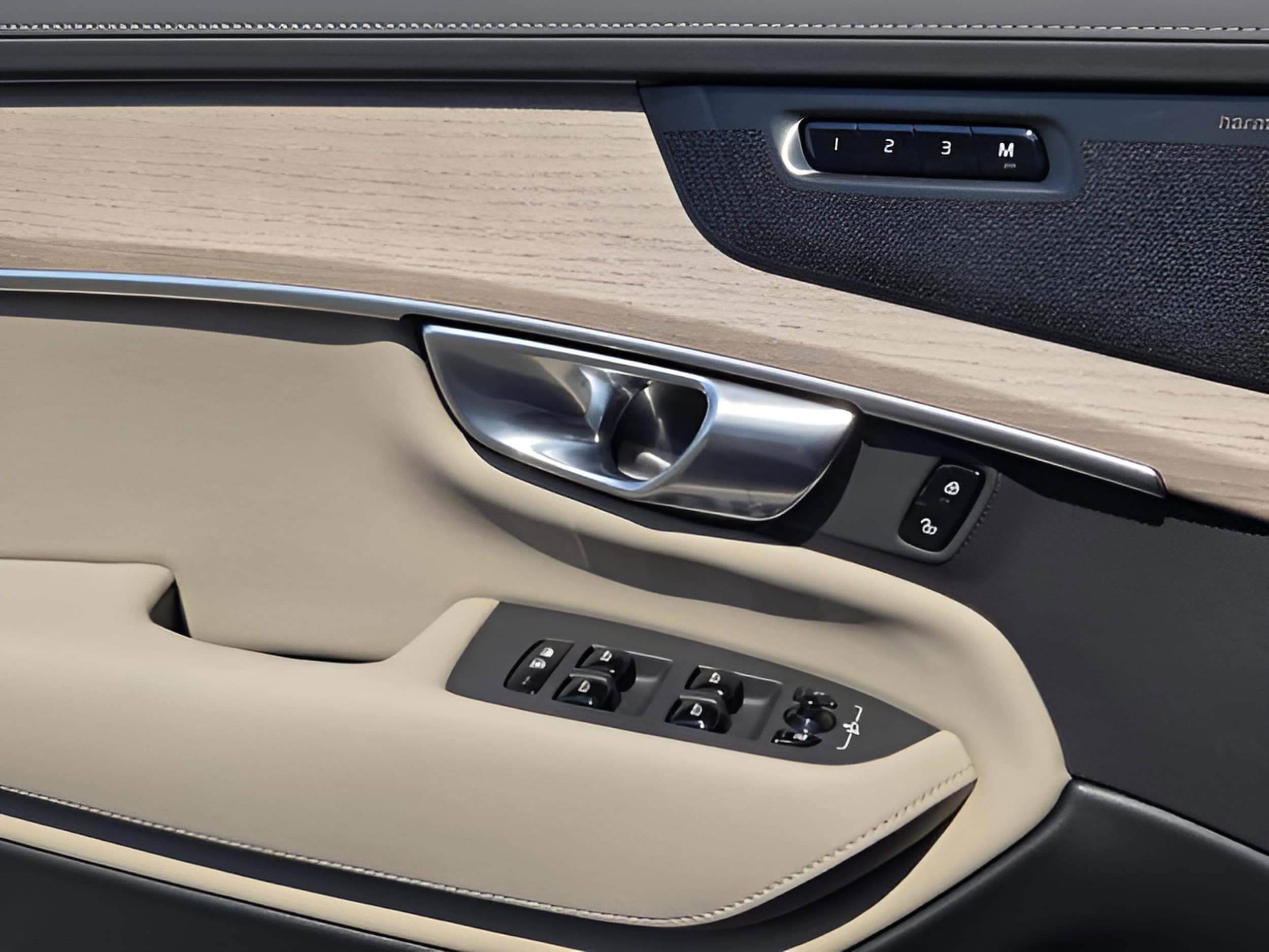 2026 Volvo XC90 Plus - Photo 18
