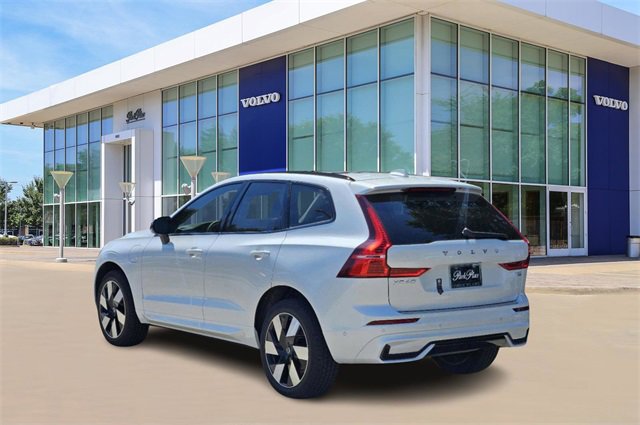 2025 Volvo XC60 T8 Plus photo 4