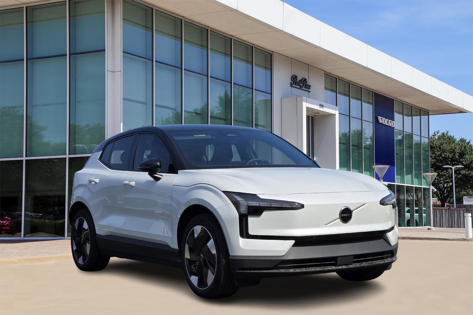 2025 Volvo EX30 Plus photo 2