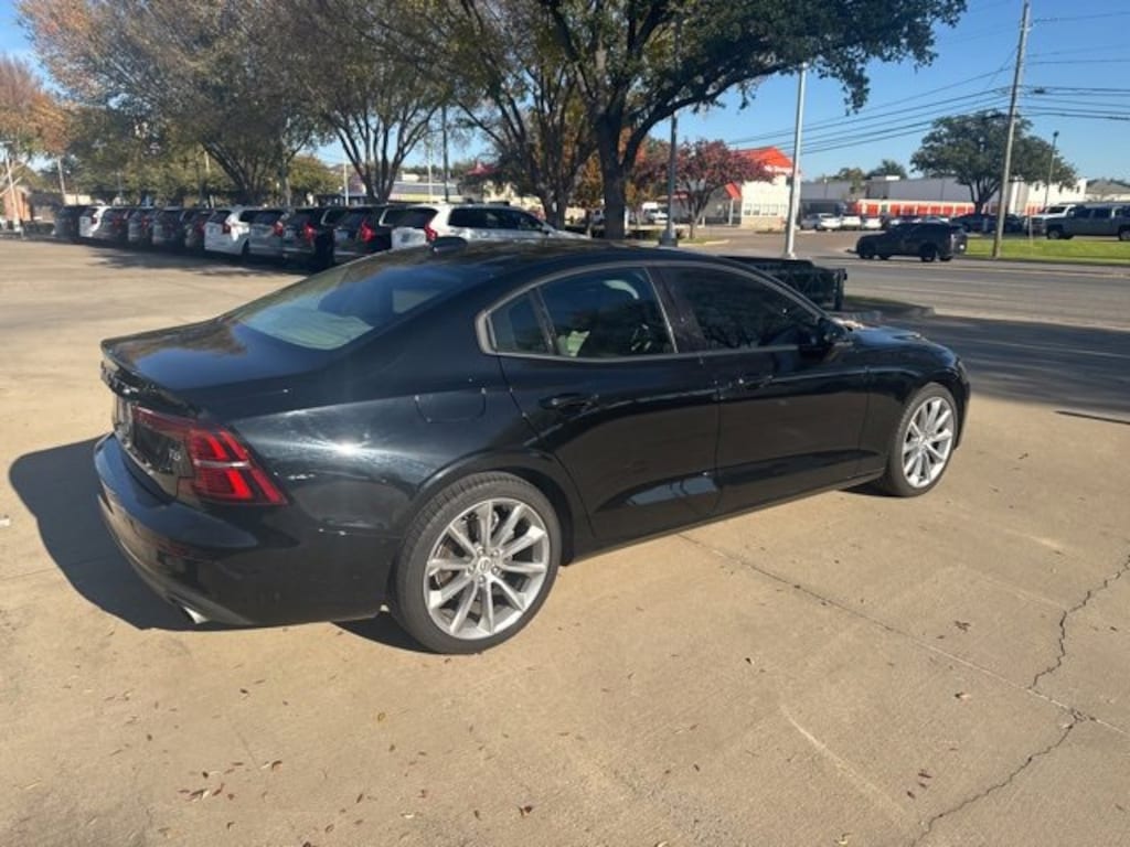 Used 2020 Volvo S60 T5 Momentum Sedan