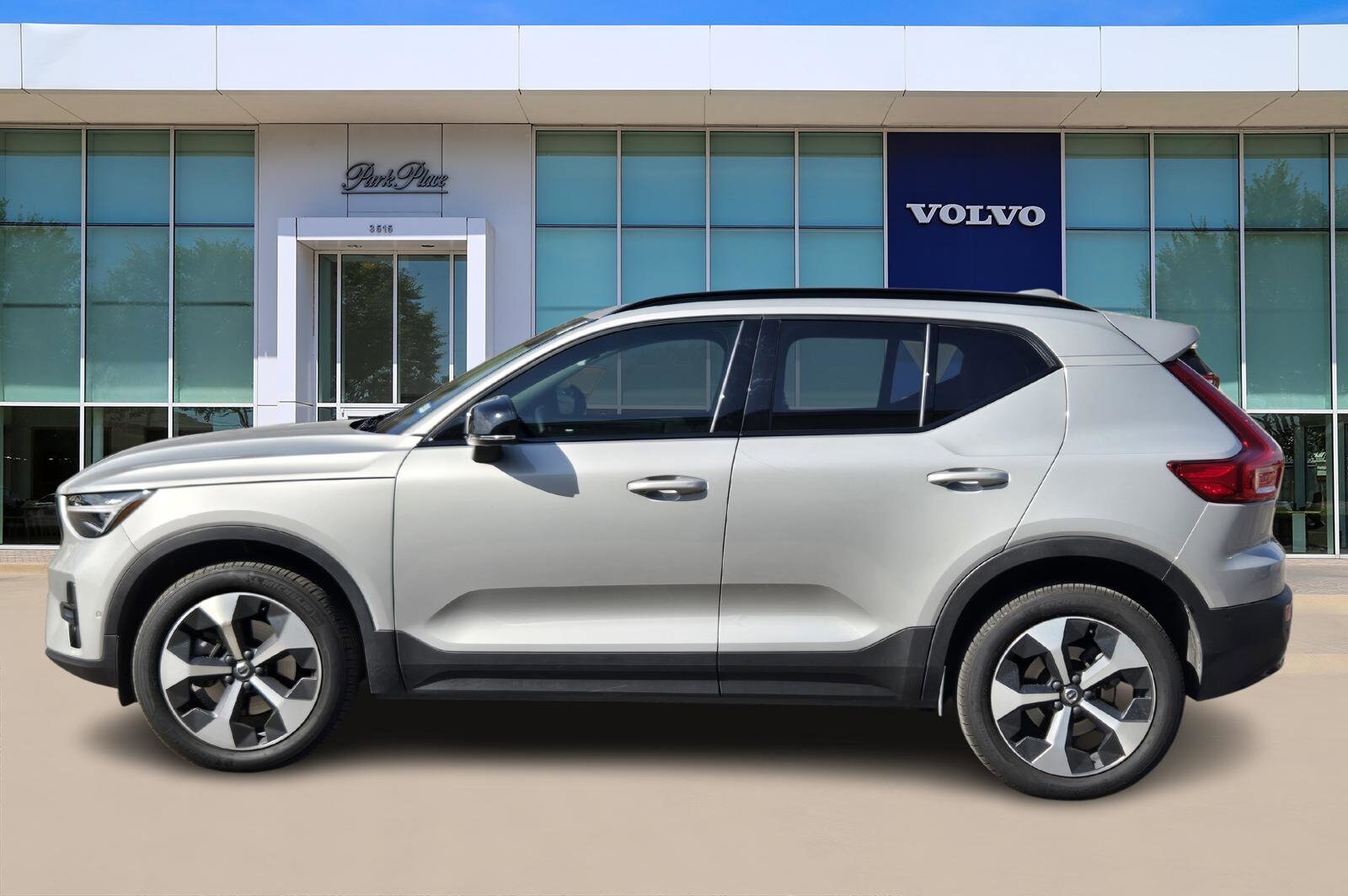 2024 Volvo XC40 Plus photo 2