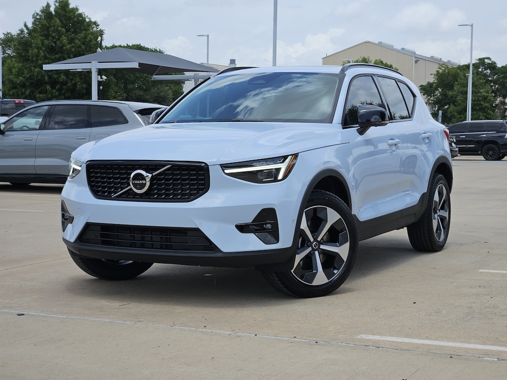 New 2026 Volvo XC40 B5 Plus SUV