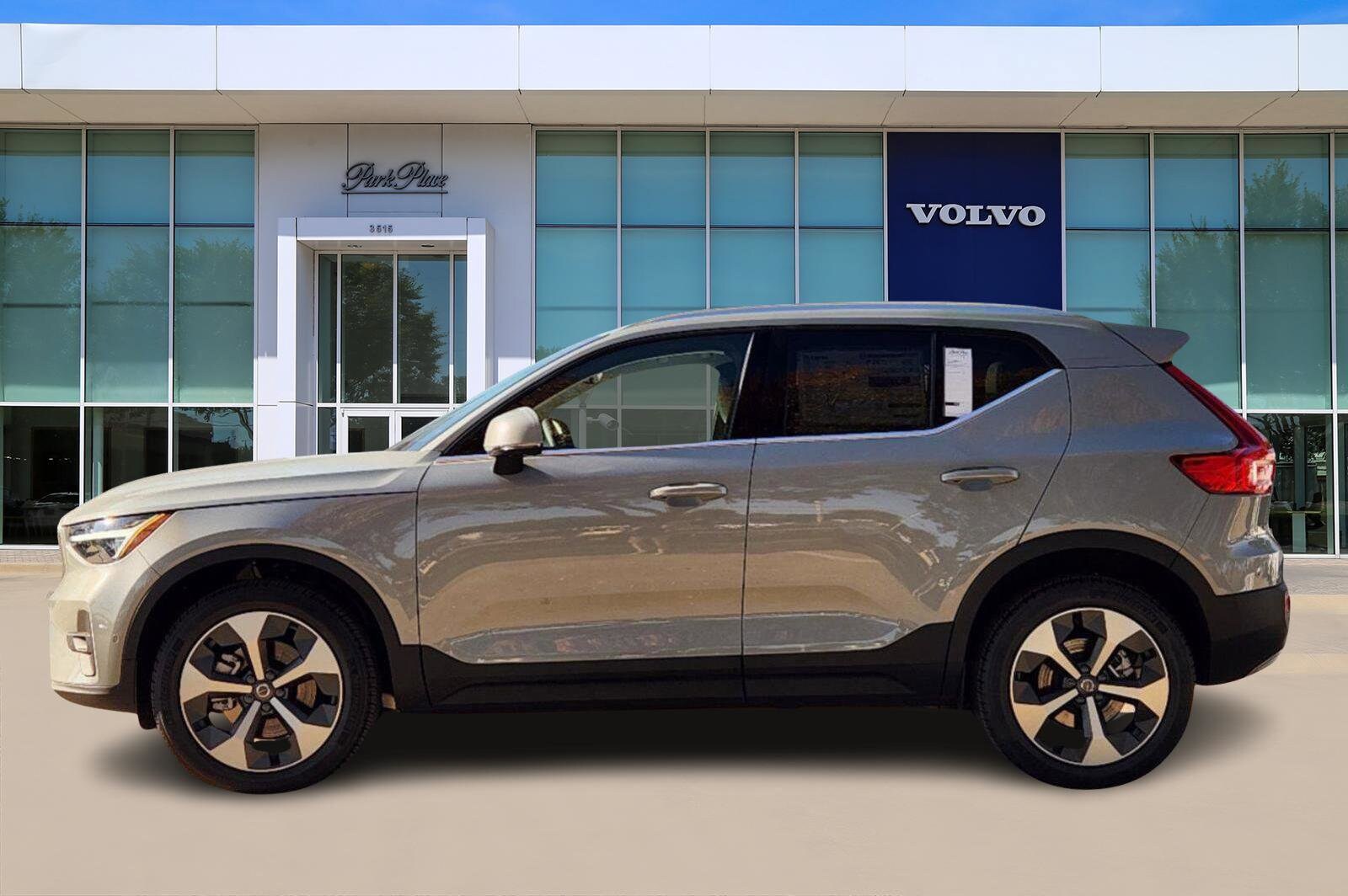 2025 Volvo XC40 Plus photo 3