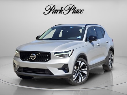 2023 Volvo XC40 Plus Dark Theme SUV