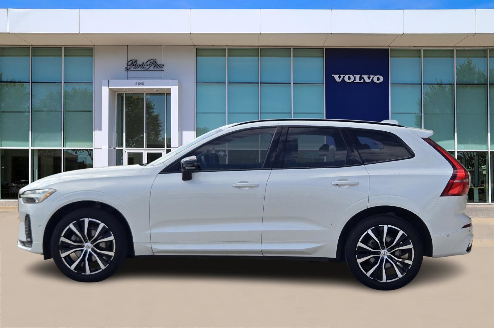 2023 Volvo XC60 B5 Plus photo 3