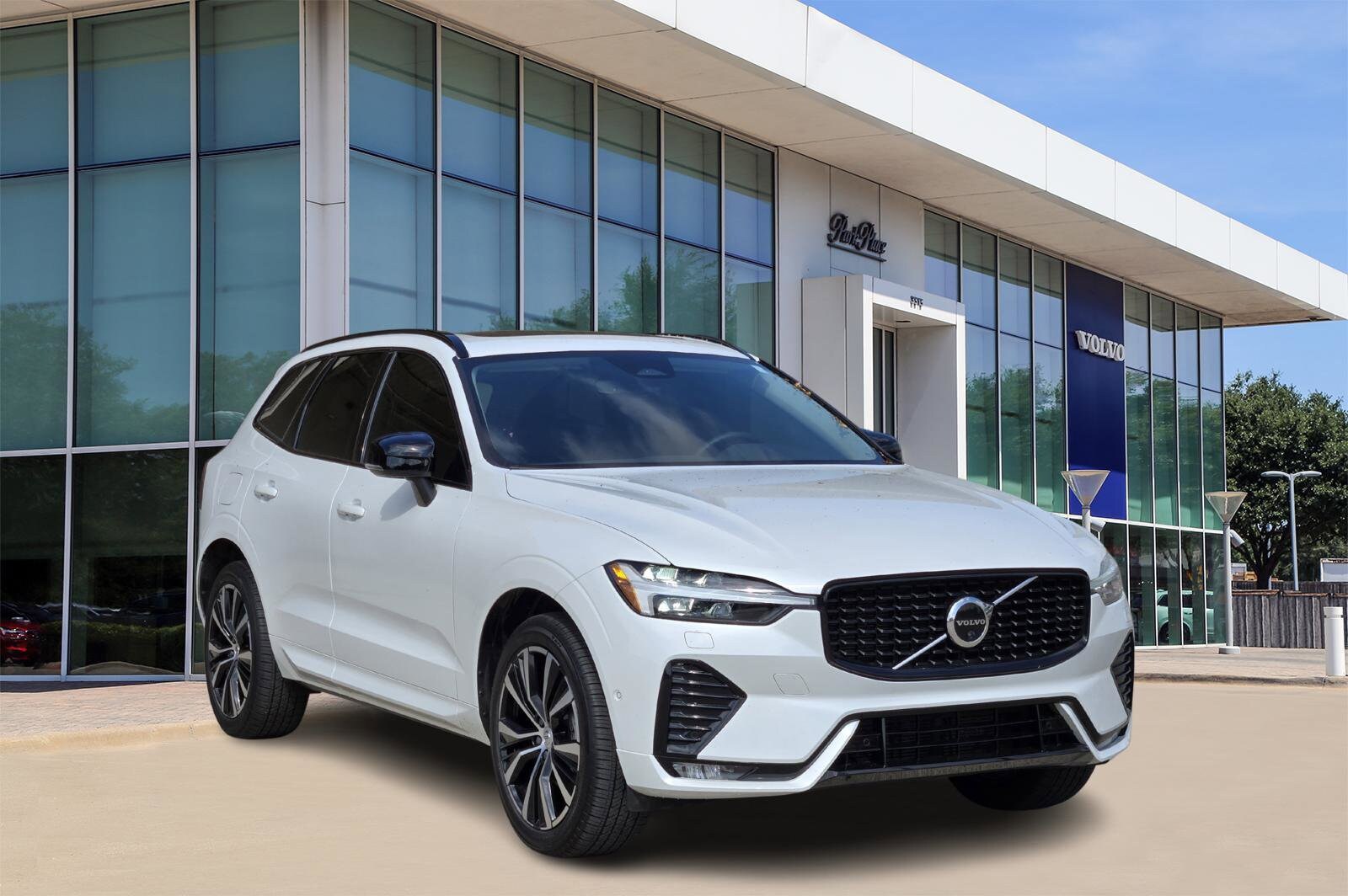 2023 Volvo XC60 B5 Plus photo 2