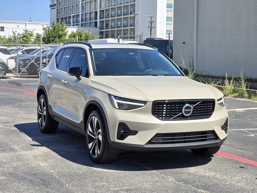 New 2026 Volvo XC40 B5 Ultra SUV