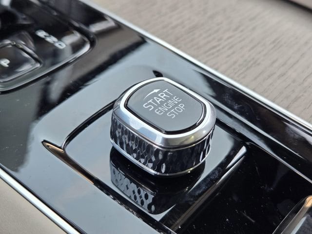 2026 Volvo XC90 Plus - Photo 32