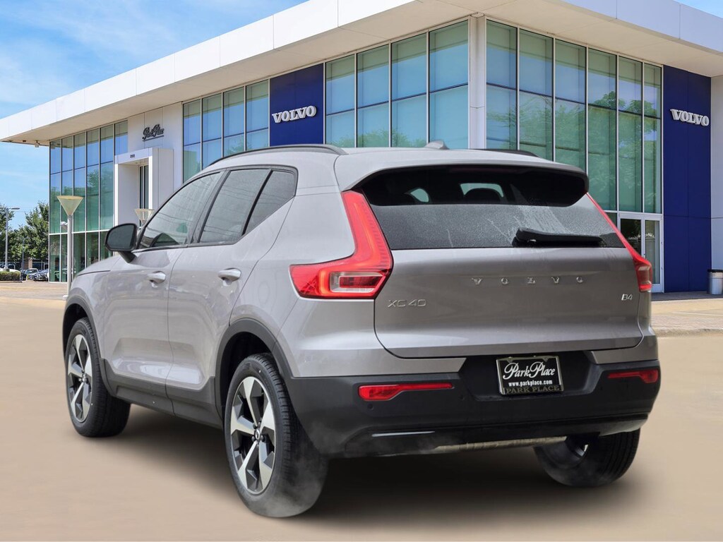 New 2026 Volvo XC40 B4 Core SUV