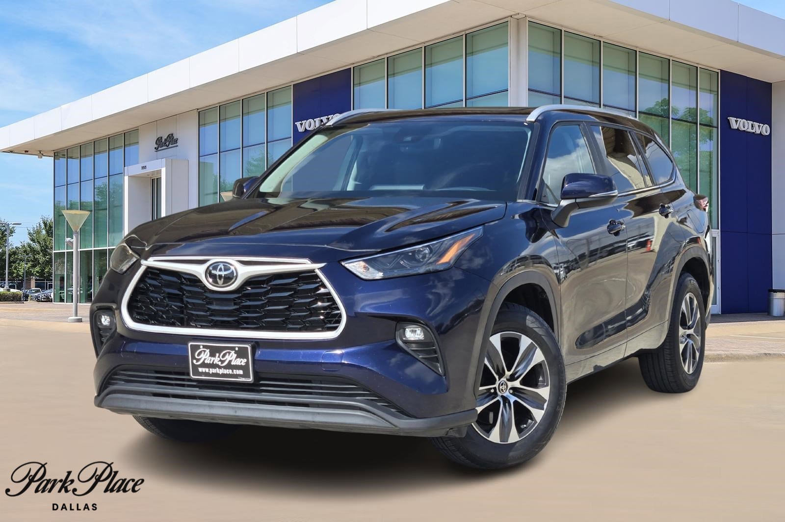 2024 Toyota Highlander XLE's photo