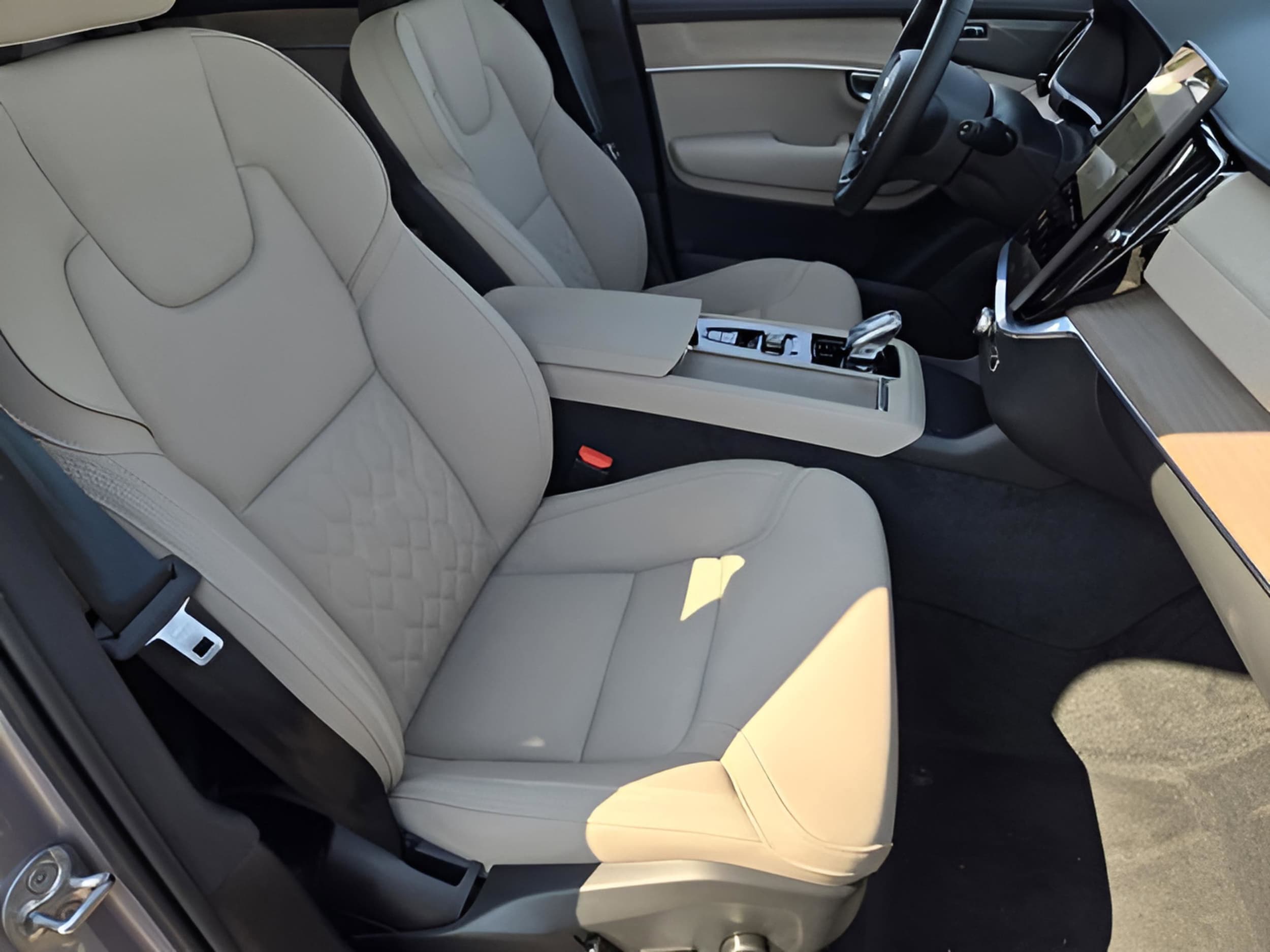 2026 Volvo XC90 Plus - Photo 10