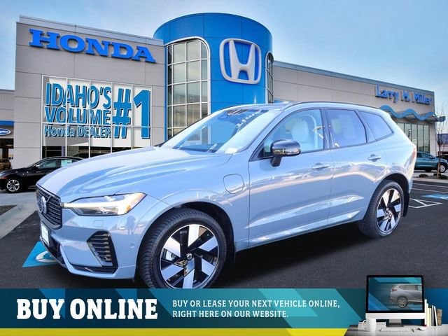 2024 Volvo XC60 T8 Plus Dark Theme AWD's photo