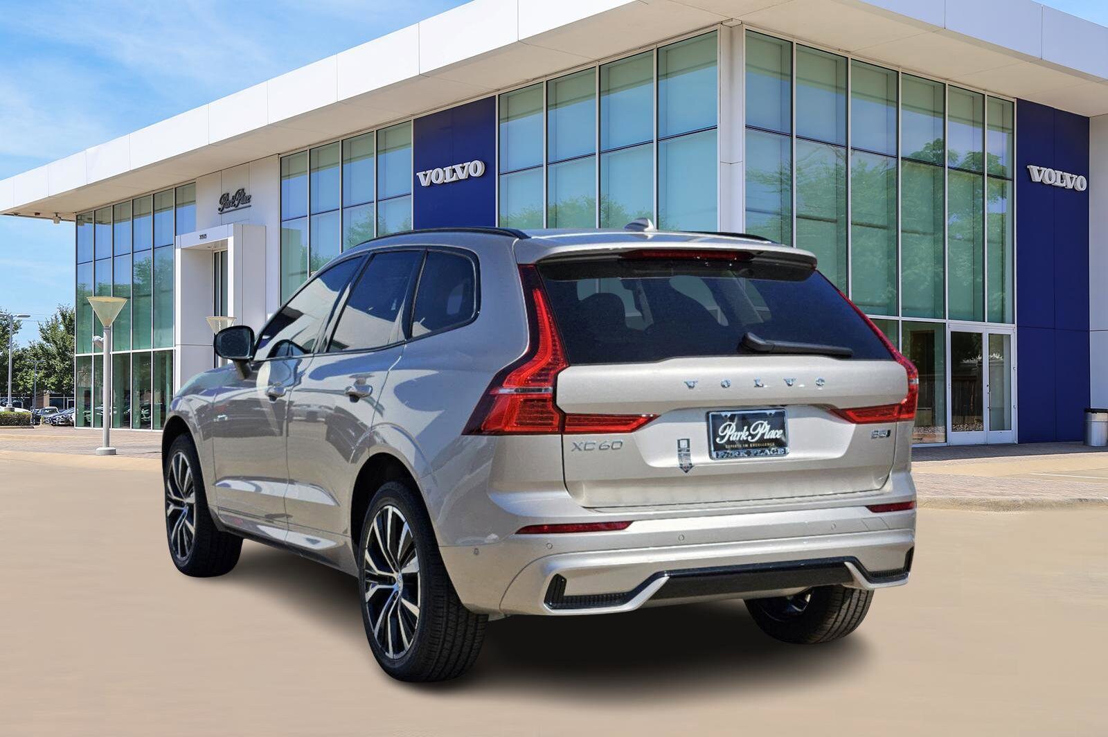 2025 Volvo XC60 Plus photo 3
