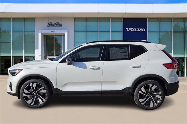 2025 Volvo XC40 photo 3